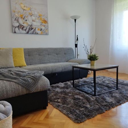Antemma Apartment Pula Exteriör bild