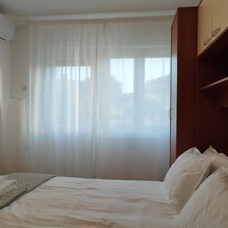 Antemma Apartment Pula Exteriör bild