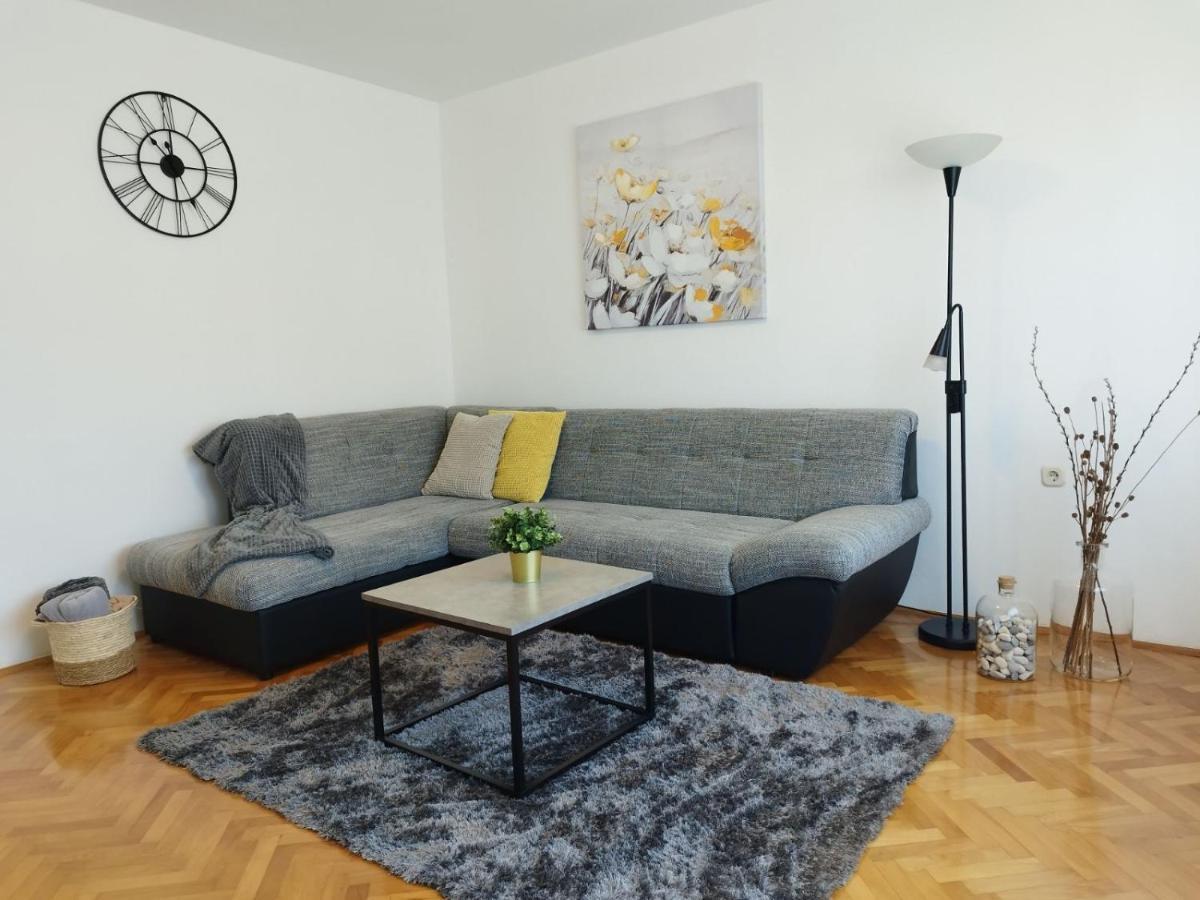 Antemma Apartment Pula Exteriör bild