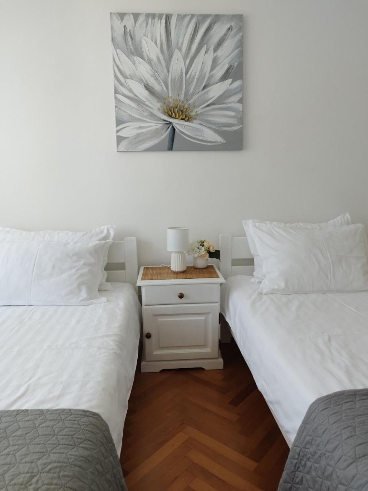 Antemma Apartment Pula Exteriör bild