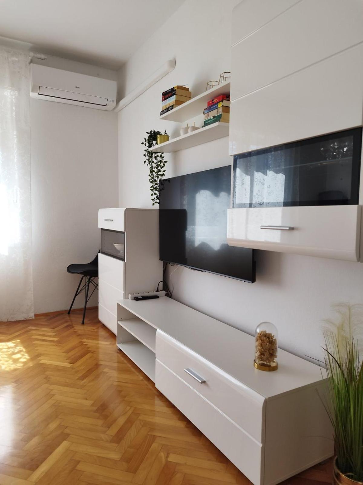 Antemma Apartment Pula Exteriör bild